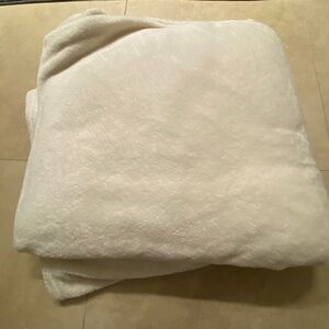 Target Threshold White Queen Sized Microplush Bed Blanket